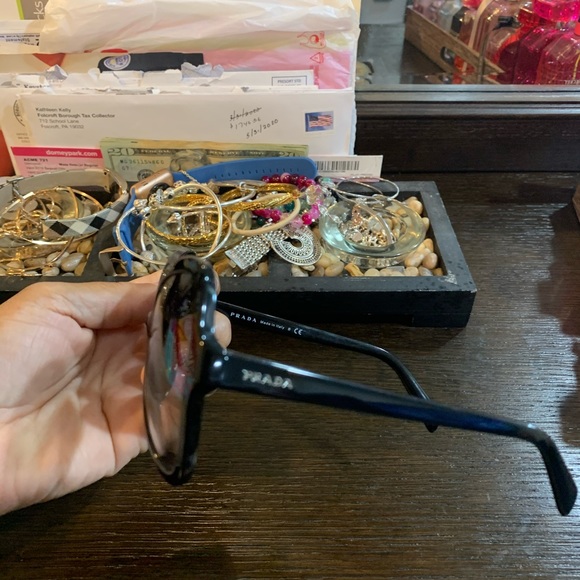 Sunglasses - Picture 2 of 8